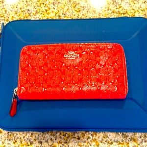 🚨SOLD!!!🚨 MSRP $434 Authentic COACH (2022 Cruise)  embossed leather wallet